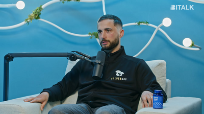 Paulo dá Lion's Mane às suas filhas